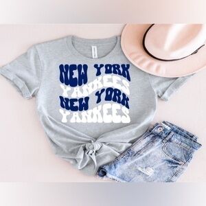 NY Yankees Wavy Tee